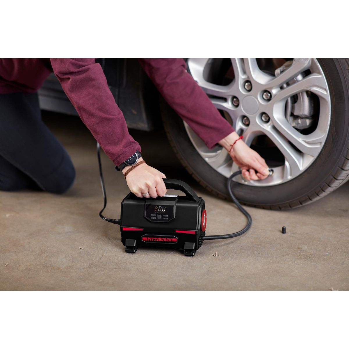 12V 120 PSI Tire Inflator with LED Light S779151