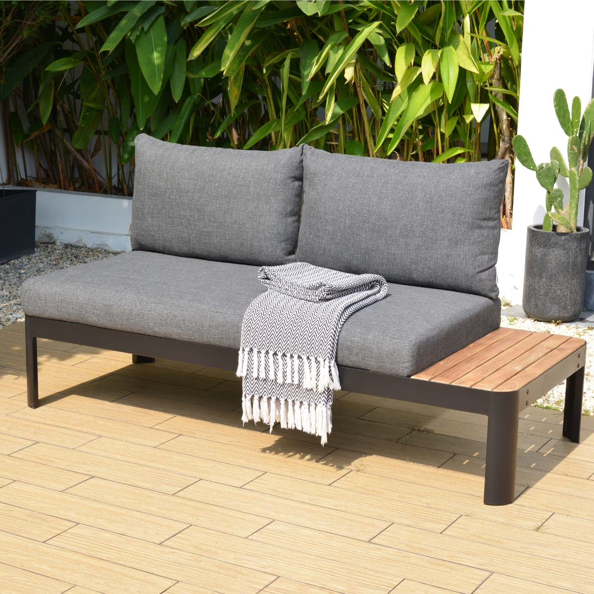 Outdoor Patio Sofa with Cushions E4757