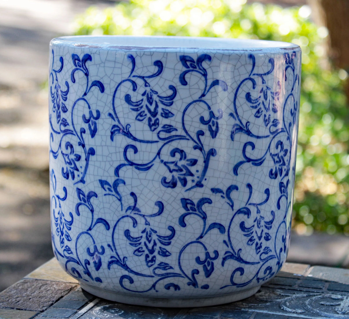 Blue and white ceramic cylindrical garden pot or planter V326