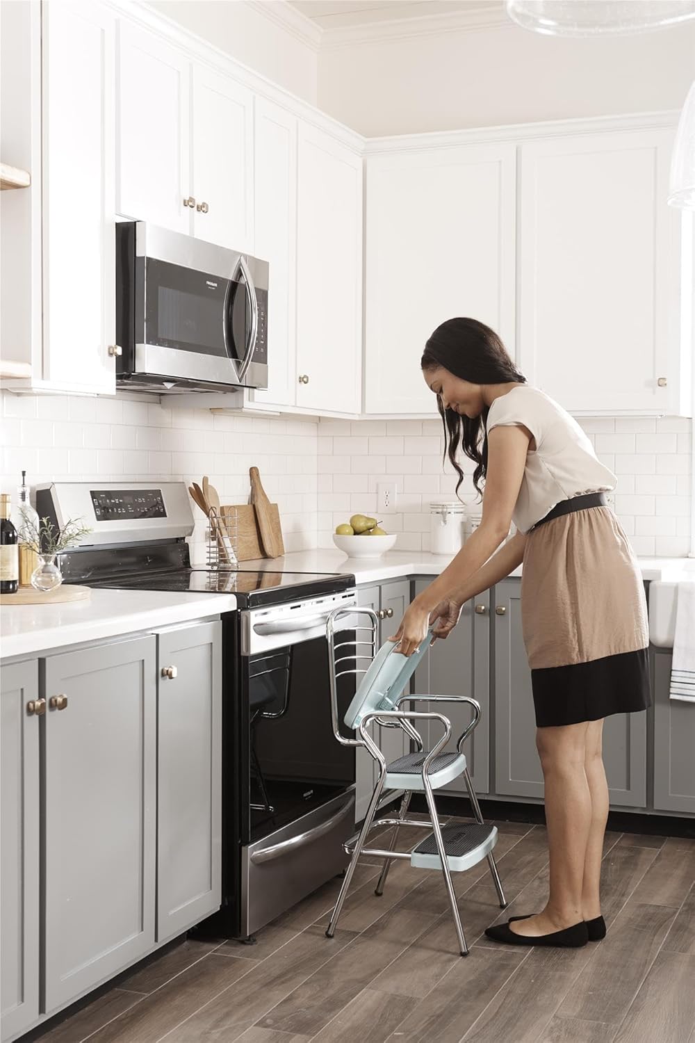 Teal and White Retro Chair with Step Stool E931524