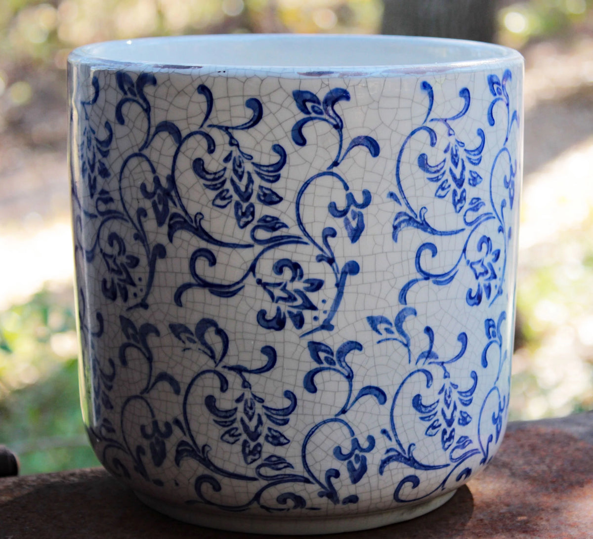 Blue and white ceramic cylindrical garden pot or planter V326