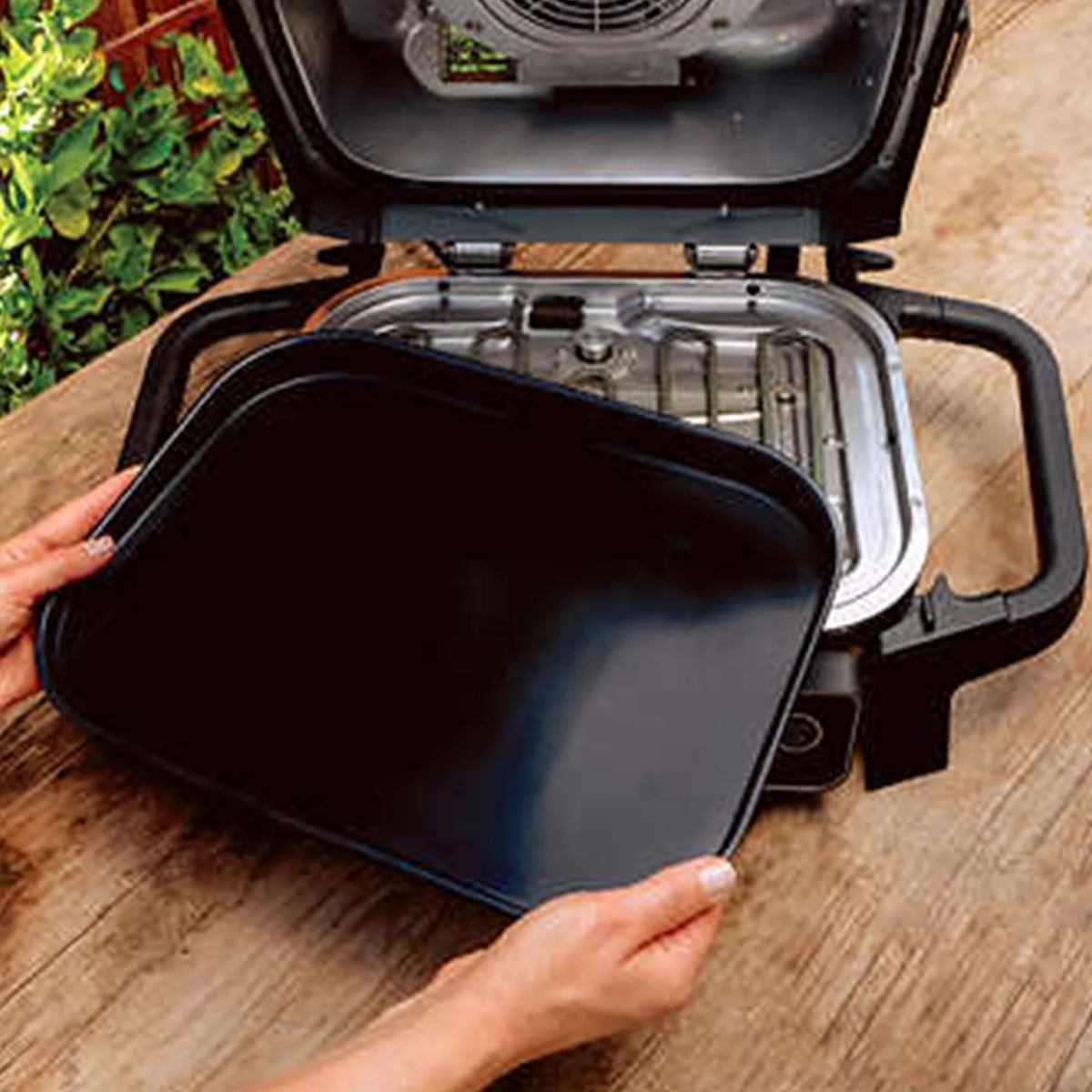 Restored 7-in-1 Outdoor Grill & Smoker and Air Fryer T7891