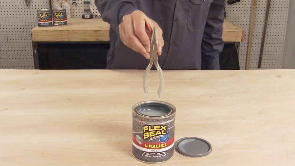 Clear Can Liquid Rubber Sealant Coating, 1 Gallon U3580